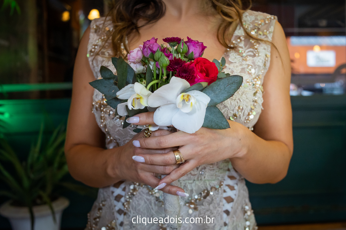 Vestido de noiva luxuoso, Infesta - La infesta 
Infesta (Buffet E Eventos)  - Tatuapé
Lugares para fazer um mini wedding em São Paulo, espaços menores e mais intimistas. Casamento sofisticado e muito elegante, fotografado por Daniel Moura e Clique a Dois.