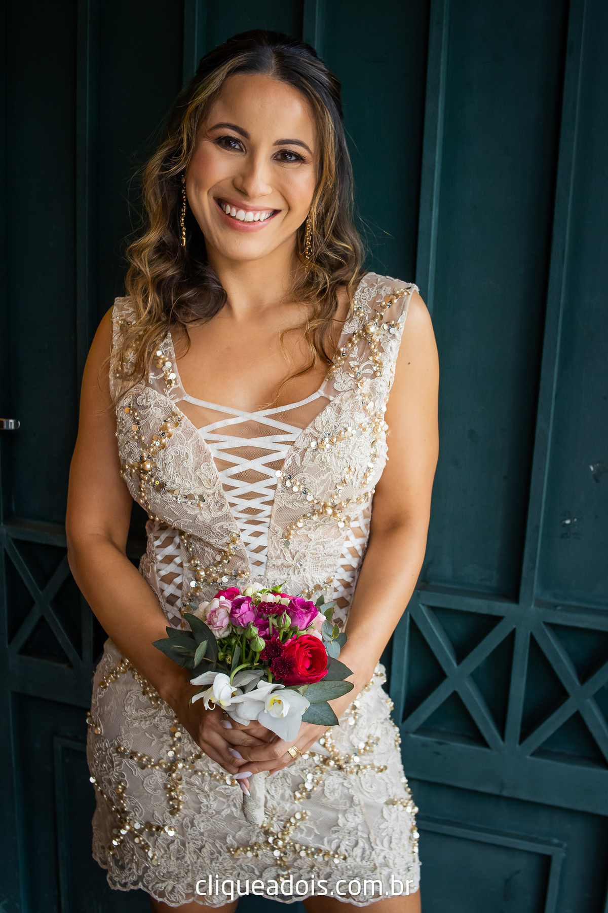Vestido de noiva luxuoso, Infesta - La infesta 
Infesta (Buffet E Eventos)  - Tatuapé
Lugares para fazer um mini wedding em São Paulo, espaços menores e mais intimistas. Casamento sofisticado e muito elegante, fotografado por Daniel Moura e Clique a Dois.