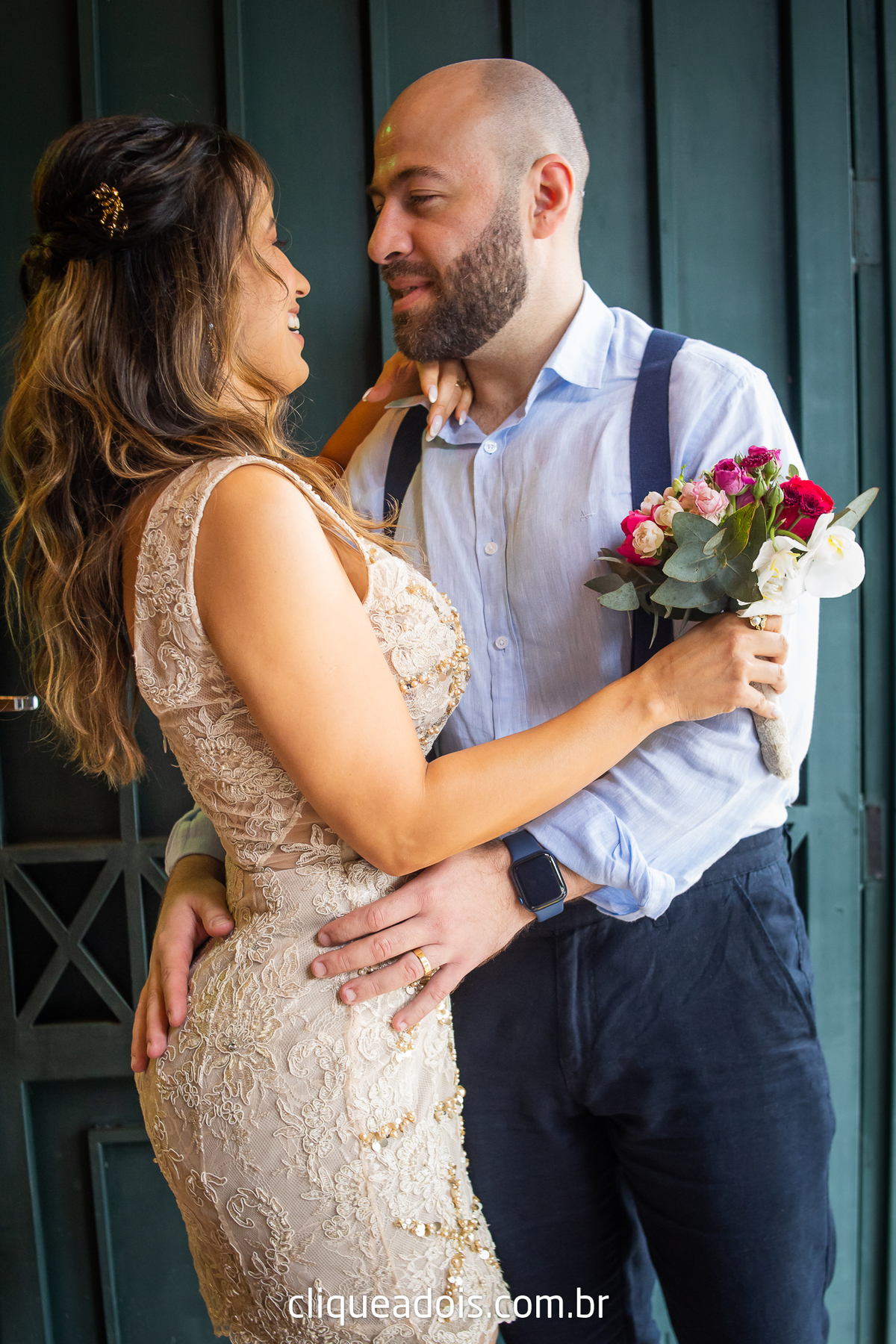 Vestido de noiva luxuoso, Infesta - La infesta 
Infesta (Buffet E Eventos)  - Tatuapé
Lugares para fazer um mini wedding em São Paulo, espaços menores e mais intimistas. Casamento sofisticado e muito elegante, fotografado por Daniel Moura e Clique a Dois.