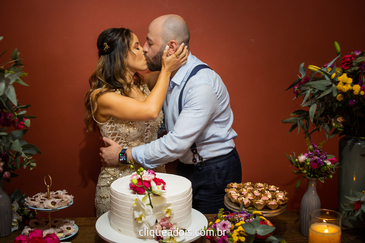 Vestido de noiva luxuoso, Infesta - La infesta 
Infesta (Buffet E Eventos)  - Tatuapé
Lugares para fazer um mini wedding em São Paulo, espaços menores e mais intimistas. Casamento sofisticado e muito elegante, fotografado por Daniel Moura e Clique a Dois.