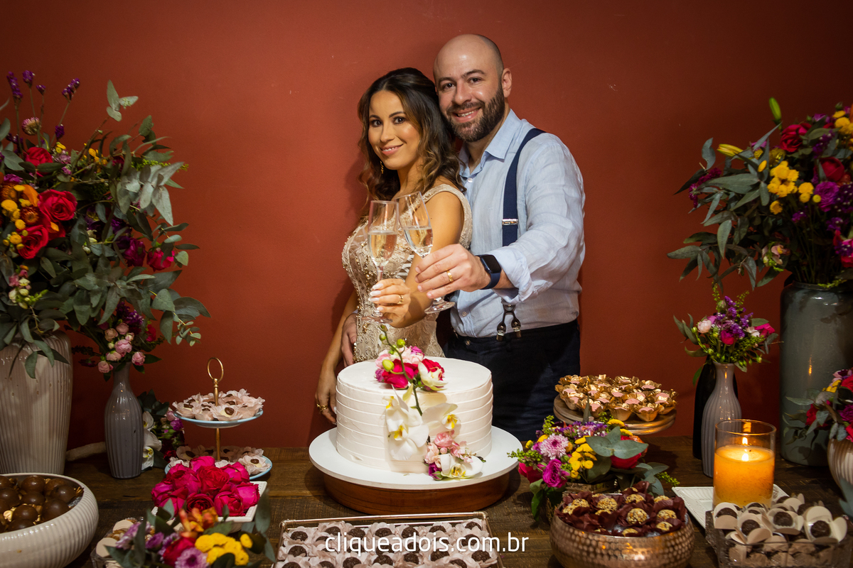 Vestido de noiva luxuoso, Infesta - La infesta 
Infesta (Buffet E Eventos)  - Tatuapé
Lugares para fazer um mini wedding em São Paulo, espaços menores e mais intimistas. Casamento sofisticado e muito elegante, fotografado por Daniel Moura e Clique a Dois.