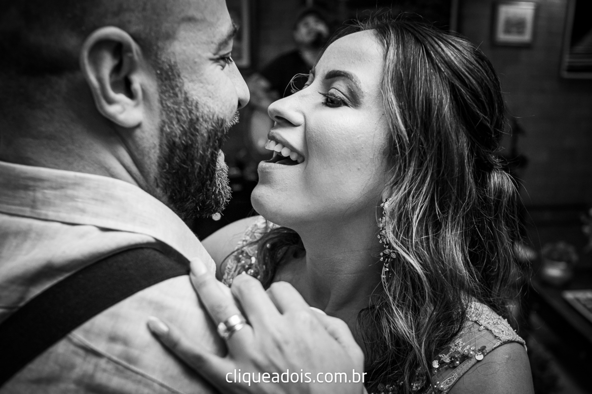 Vestido de noiva luxuoso, Infesta - La infesta 
Infesta (Buffet E Eventos)  - Tatuapé
Lugares para fazer um mini wedding em São Paulo, espaços menores e mais intimistas. Casamento sofisticado e muito elegante, fotografado por Daniel Moura e Clique a Dois.