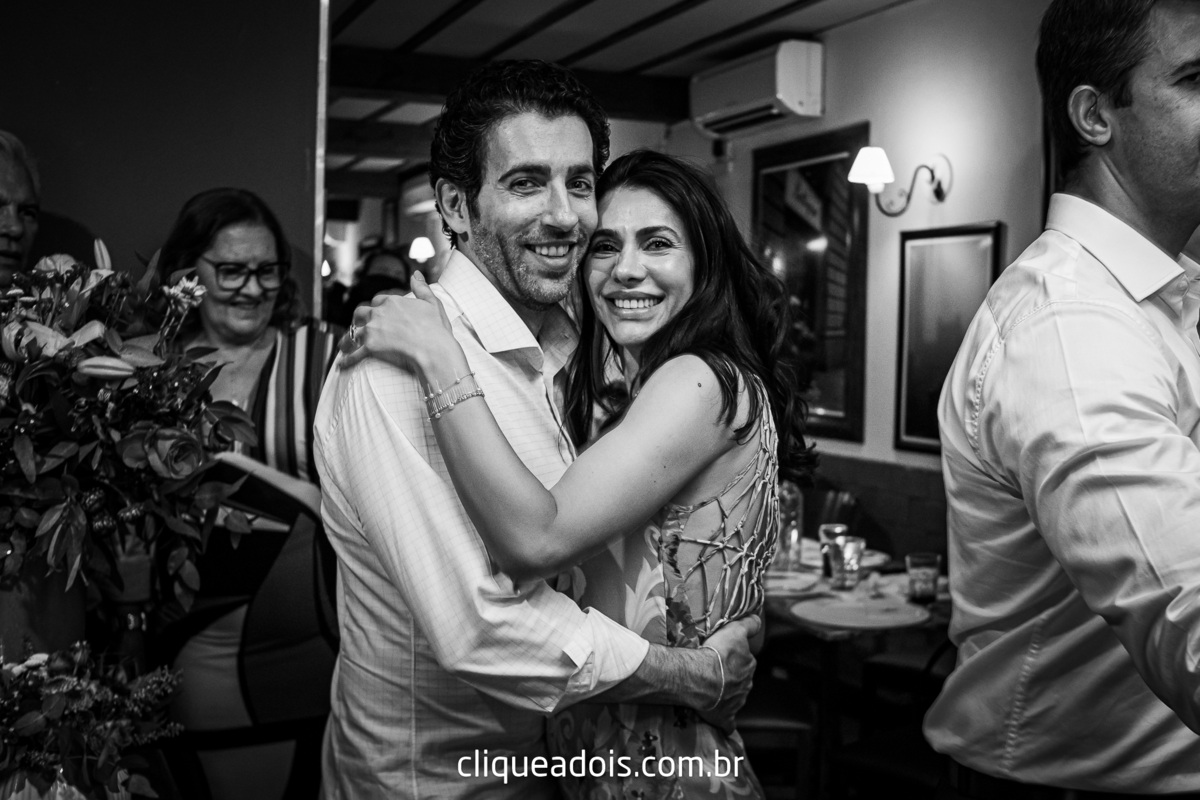 Vestido de noiva luxuoso, Infesta - La infesta 
Infesta (Buffet E Eventos)  - Tatuapé
Lugares para fazer um mini wedding em São Paulo, espaços menores e mais intimistas. Casamento sofisticado e muito elegante, fotografado por Daniel Moura e Clique a Dois.