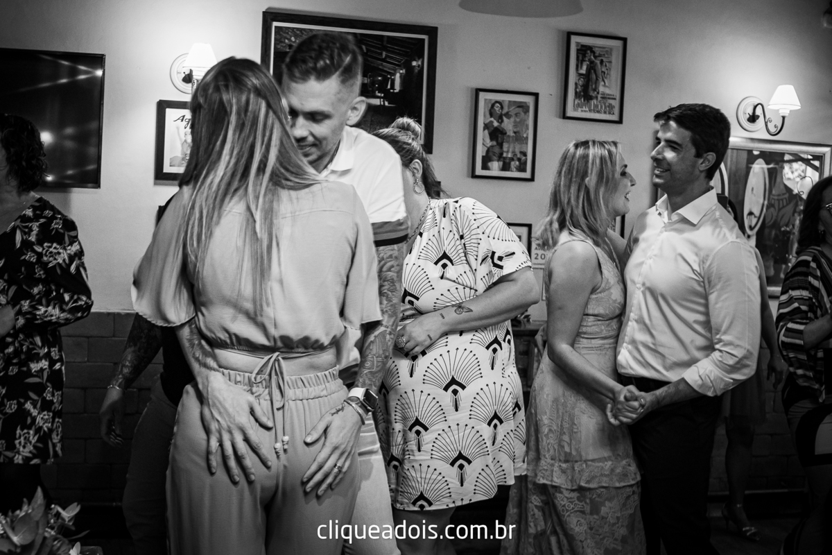 Vestido de noiva luxuoso, Infesta - La infesta 
Infesta (Buffet E Eventos)  - Tatuapé
Lugares para fazer um mini wedding em São Paulo, espaços menores e mais intimistas. Casamento sofisticado e muito elegante, fotografado por Daniel Moura e Clique a Dois.