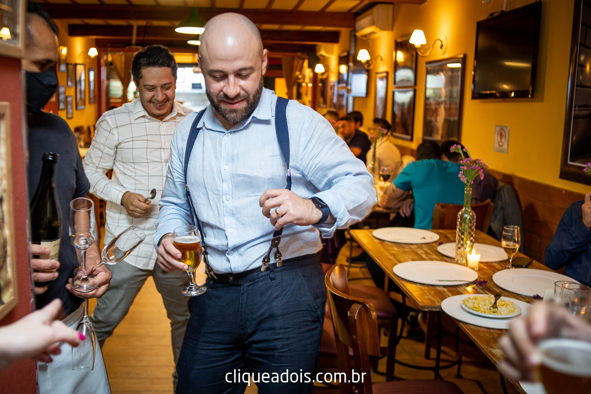 Vestido de noiva luxuoso, Infesta - La infesta 
Infesta (Buffet E Eventos)  - Tatuapé
Lugares para fazer um mini wedding em São Paulo, espaços menores e mais intimistas. Casamento sofisticado e muito elegante, fotografado por Daniel Moura e Clique a Dois.