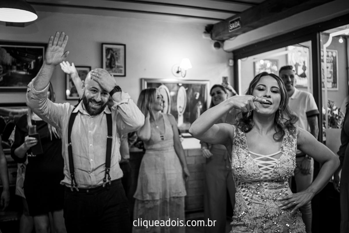 Vestido de noiva luxuoso, Infesta - La infesta 
Infesta (Buffet E Eventos)  - Tatuapé
Lugares para fazer um mini wedding em São Paulo, espaços menores e mais intimistas. Casamento sofisticado e muito elegante, fotografado por Daniel Moura e Clique a Dois.