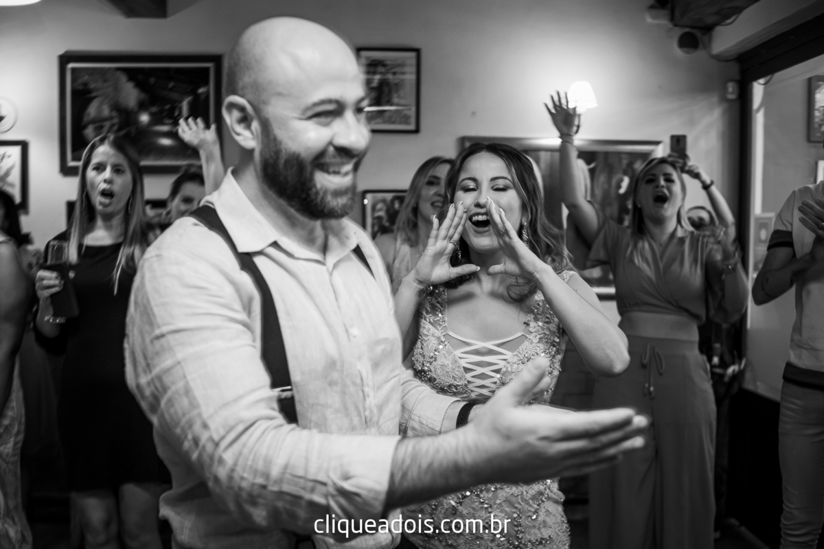 Vestido de noiva luxuoso, Infesta - La infesta 
Infesta (Buffet E Eventos)  - Tatuapé
Lugares para fazer um mini wedding em São Paulo, espaços menores e mais intimistas. Casamento sofisticado e muito elegante, fotografado por Daniel Moura e Clique a Dois.