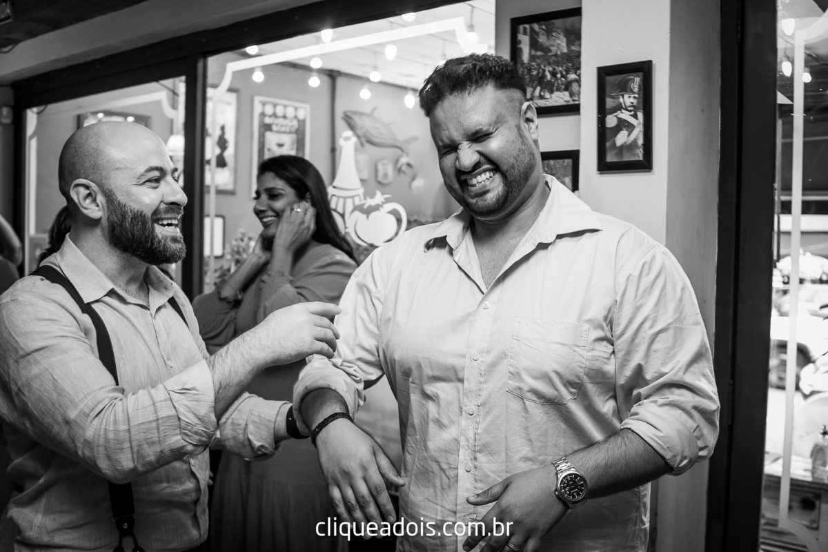 Vestido de noiva luxuoso, Infesta - La infesta 
Infesta (Buffet E Eventos)  - Tatuapé
Lugares para fazer um mini wedding em São Paulo, espaços menores e mais intimistas. Casamento sofisticado e muito elegante, fotografado por Daniel Moura e Clique a Dois.