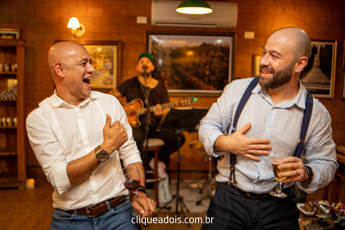 Vestido de noiva luxuoso, Infesta - La infesta 
Infesta (Buffet E Eventos)  - Tatuapé
Lugares para fazer um mini wedding em São Paulo, espaços menores e mais intimistas. Casamento sofisticado e muito elegante, fotografado por Daniel Moura e Clique a Dois.