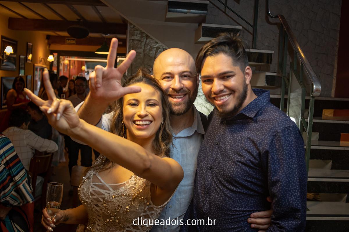Vestido de noiva luxuoso, Infesta - La infesta 
Infesta (Buffet E Eventos)  - Tatuapé
Lugares para fazer um mini wedding em São Paulo, espaços menores e mais intimistas. Casamento sofisticado e muito elegante, fotografado por Daniel Moura e Clique a Dois.