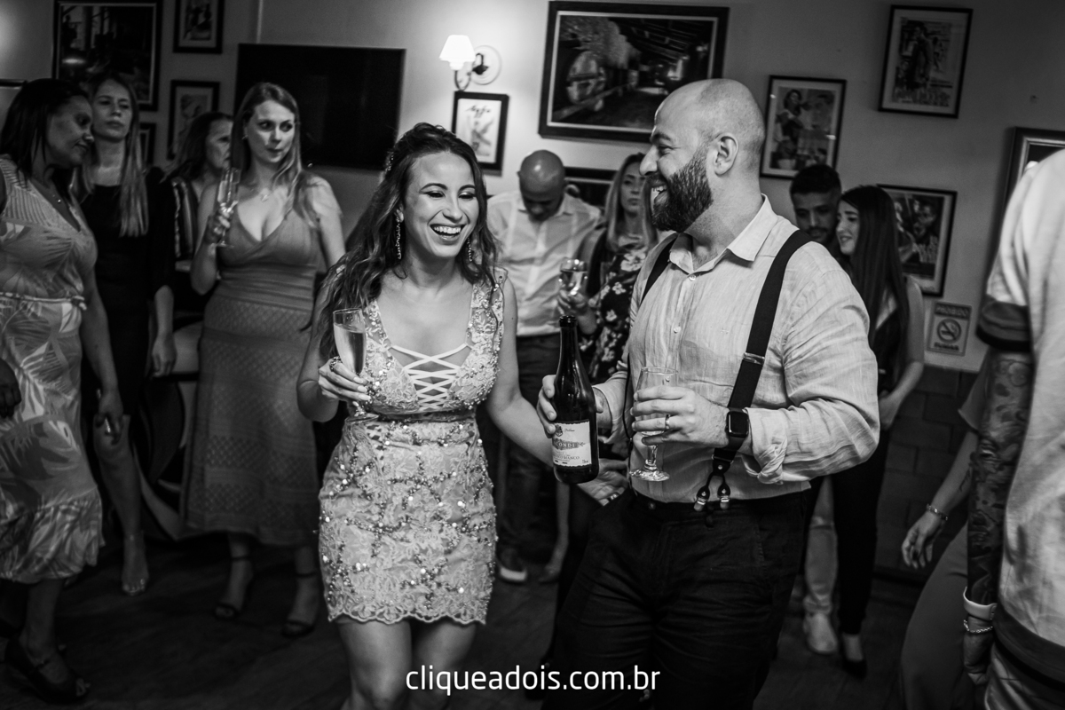Vestido de noiva luxuoso, festa dos noivos
Infesta (Buffet E Eventos)  - Tatuapé
Lugares para fazer um mini wedding em São Paulo, espaços menores e mais intimistas. Casamento sofisticado e muito elegante, fotografado por Daniel Moura e Clique a Dois.