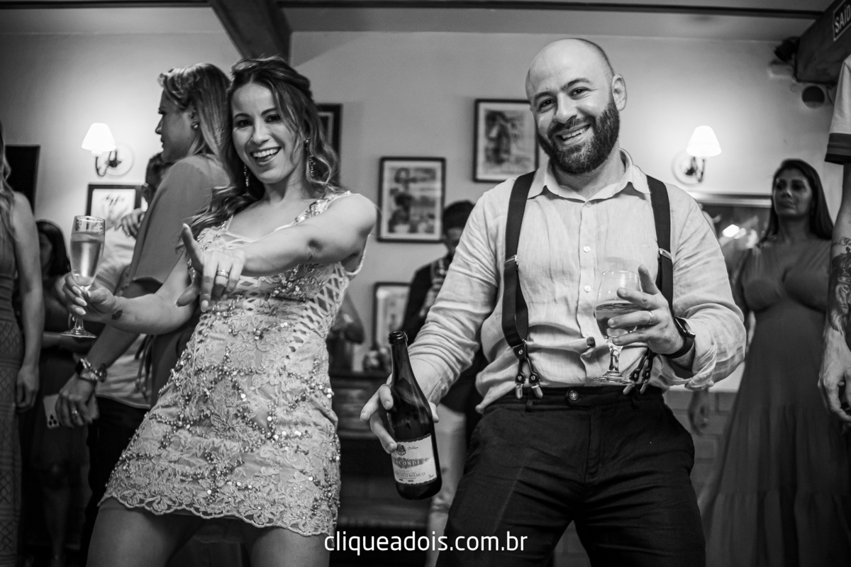 Vestido de noiva luxuoso, festa dos noivos
Infesta (Buffet E Eventos)  - Tatuapé
Lugares para fazer um mini wedding em São Paulo, espaços menores e mais intimistas. Casamento sofisticado e muito elegante, fotografado por Daniel Moura e Clique a Dois.