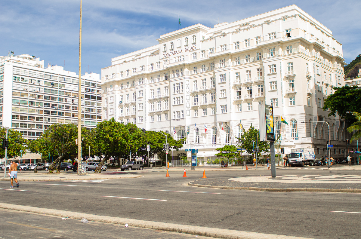 UM TOQUE NO SEU OLHAR ARIANE SCHMITZ TATIANA VIEIRA