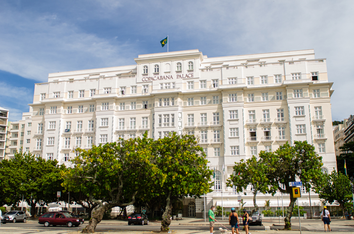 UM TOQUE NO SEU OLHAR ARIANE SCHMITZ TATIANA VIEIRA