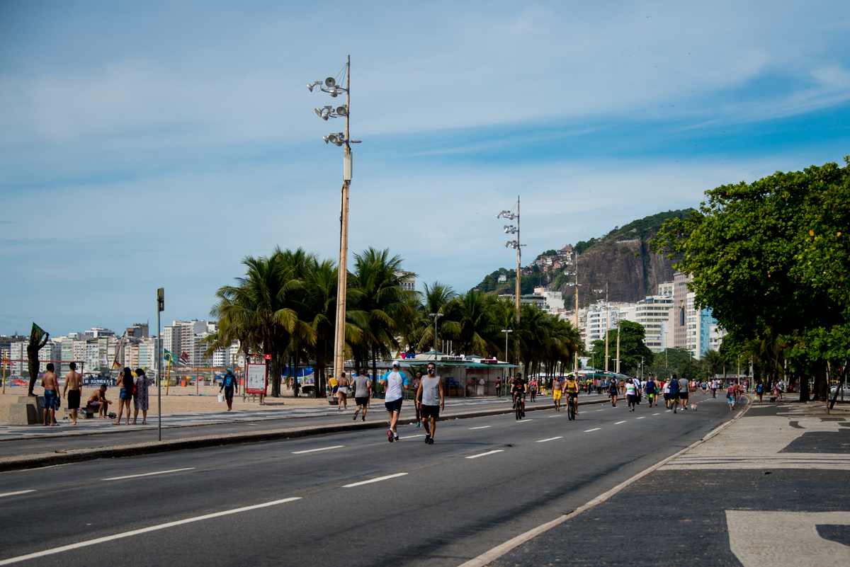 UM TOQUE NO SEU OLHAR ARIANE SCHMITZ TATIANA VIEIRA