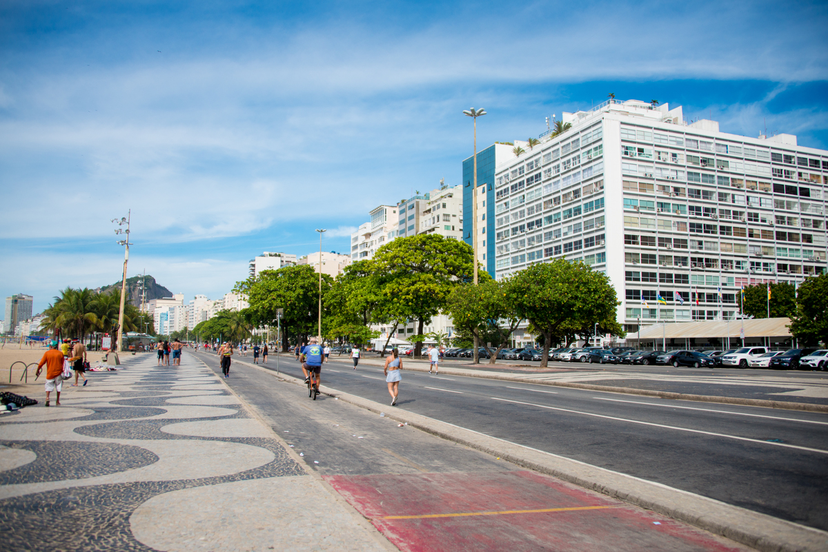 UM TOQUE NO SEU OLHAR ARIANE SCHMITZ TATIANA VIEIRA