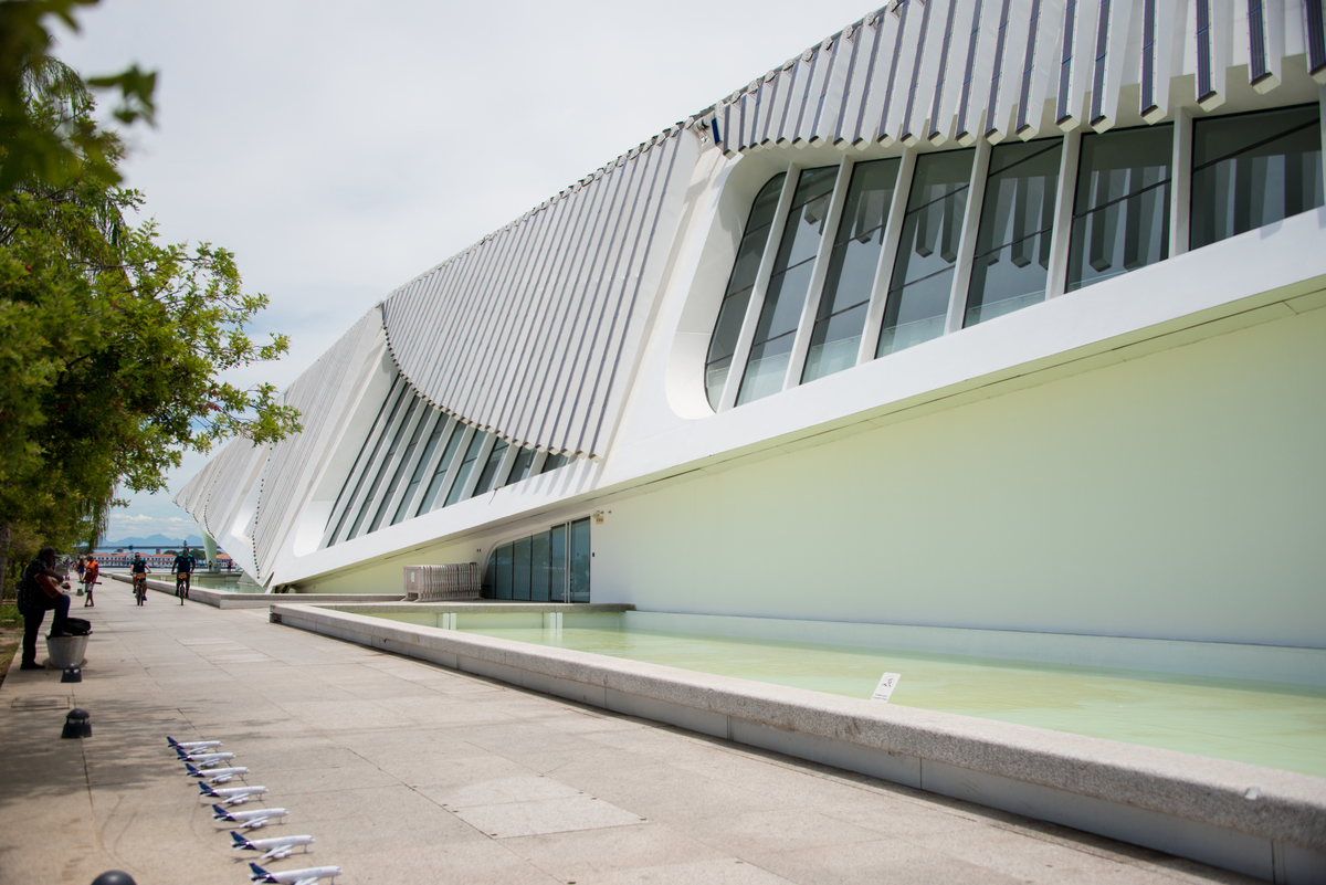 UM TOQUE NO SEU OLHAR ARIANE SCHMITZ TATIANA VIEIRA