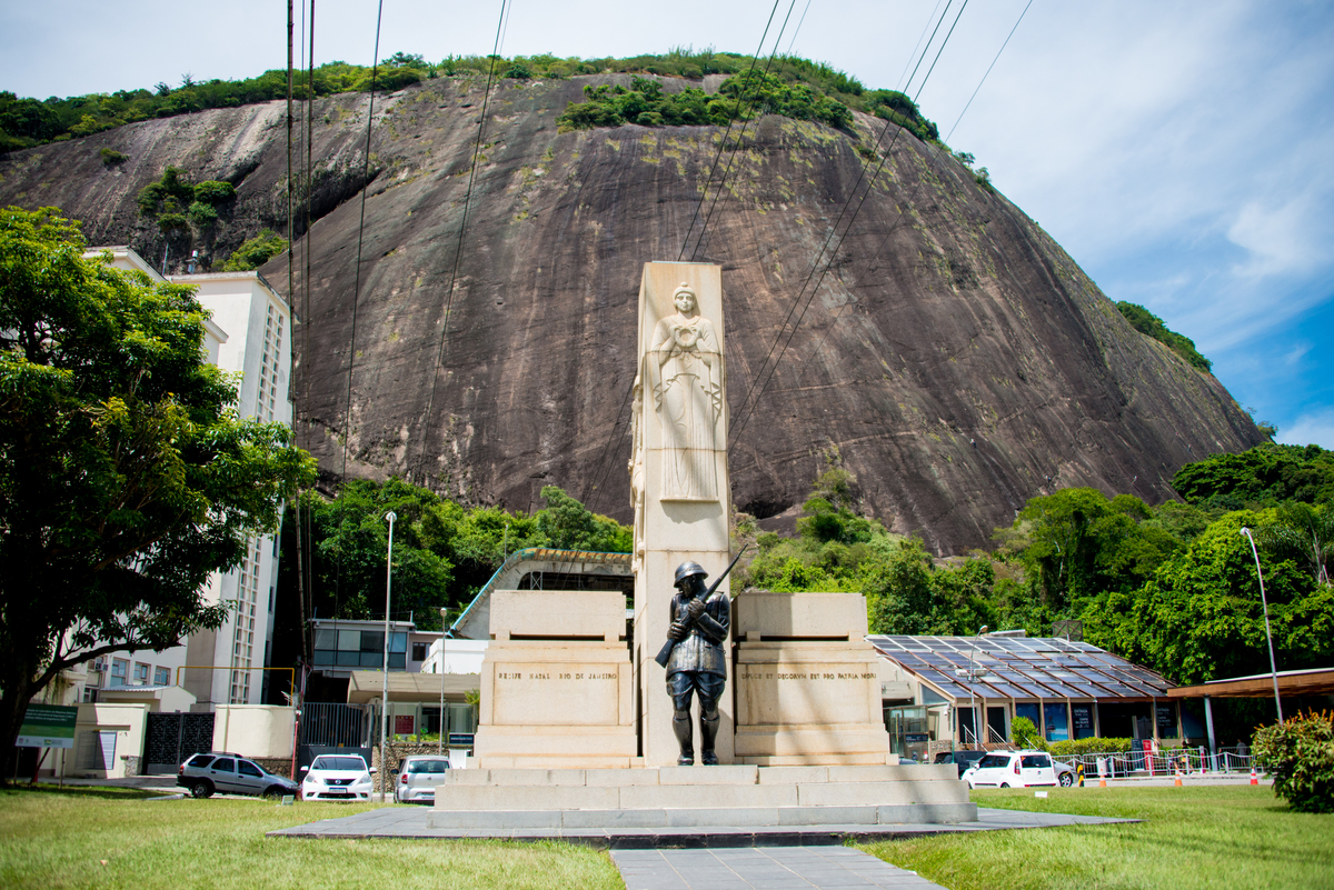 UM TOQUE NO SEU OLHAR ARIANE SCHMITZ TATIANA VIEIRA