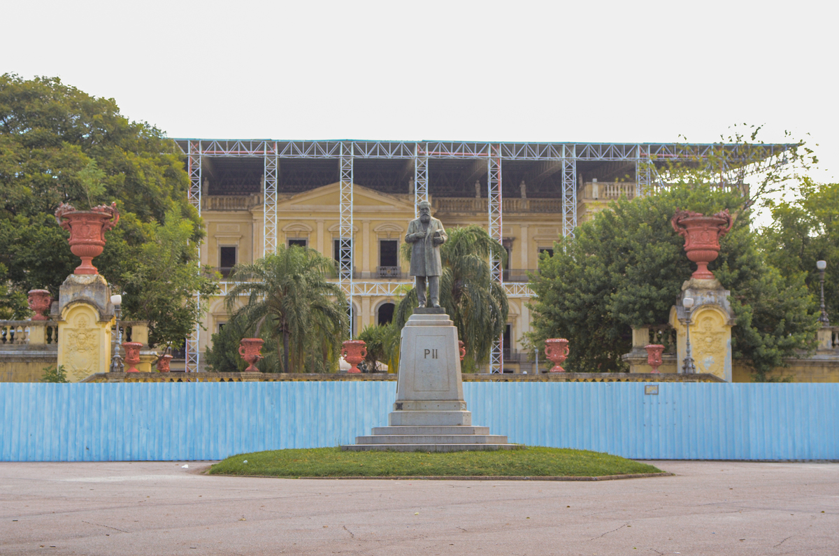 UM TOQUE NO SEU OLHAR ARIANE SCHMITZ TATIANA VIEIRA