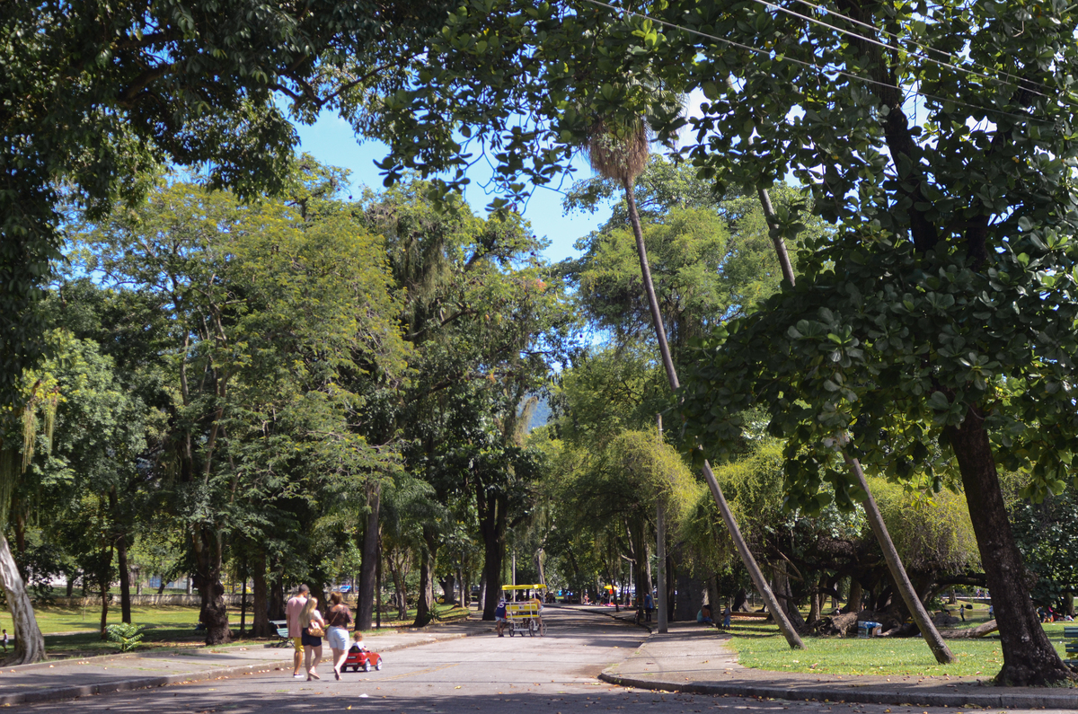 UM TOQUE NO SEU OLHAR ARIANE SCHMITZ TATIANA VIEIRA