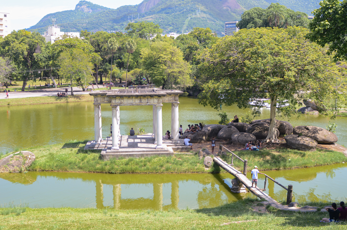 UM TOQUE NO SEU OLHAR ARIANE SCHMITZ TATIANA VIEIRA