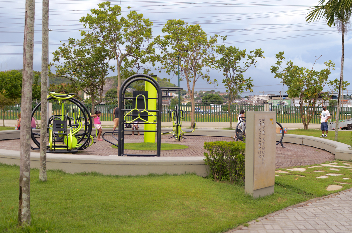 UM TOQUE NO SEU OLHAR ARIANE SCHMITZ TATIANA VIEIRA