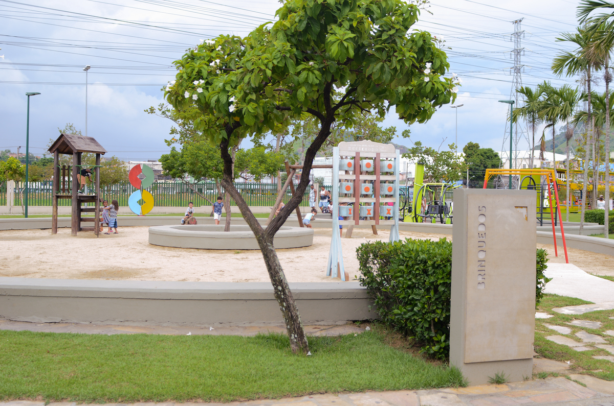 UM TOQUE NO SEU OLHAR ARIANE SCHMITZ TATIANA VIEIRA