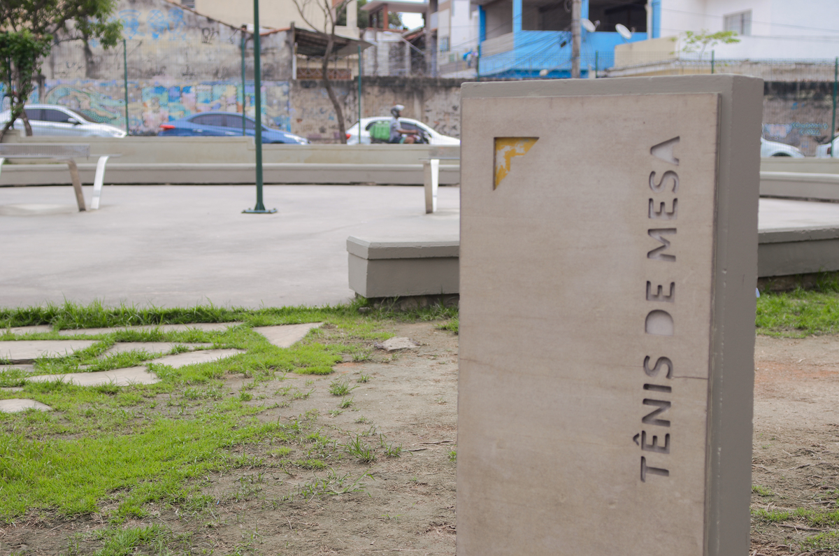 UM TOQUE NO SEU OLHAR ARIANE SCHMITZ TATIANA VIEIRA