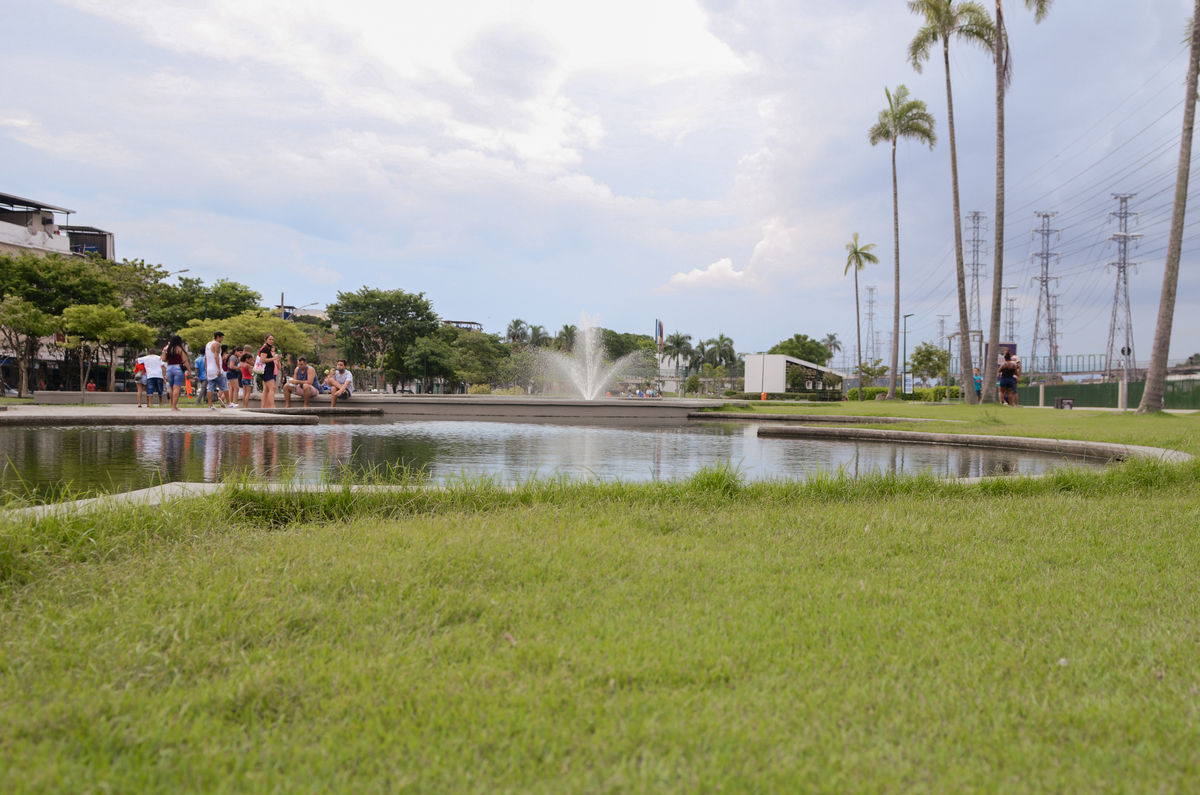 UM TOQUE NO SEU OLHAR ARIANE SCHMITZ TATIANA VIEIRA