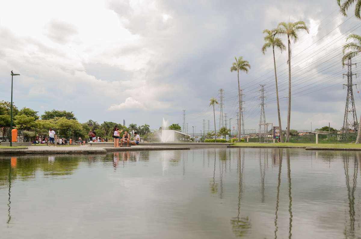 UM TOQUE NO SEU OLHAR ARIANE SCHMITZ TATIANA VIEIRA