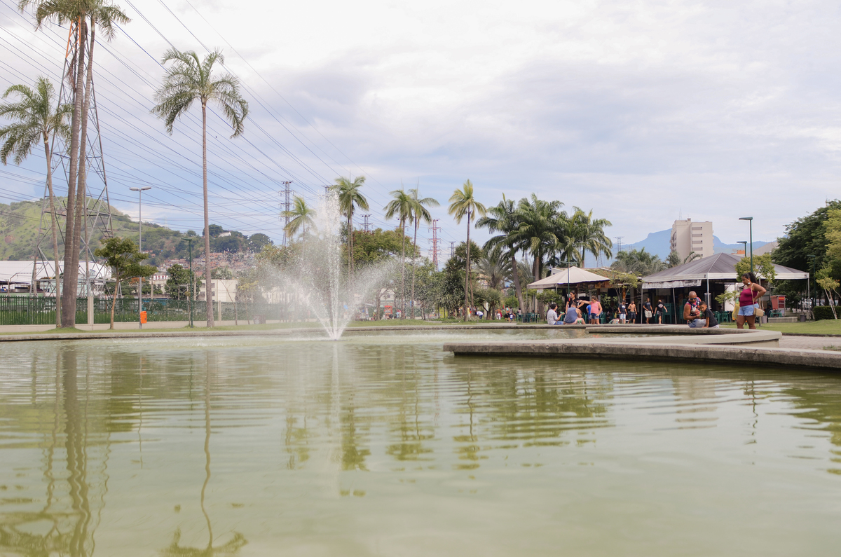 UM TOQUE NO SEU OLHAR ARIANE SCHMITZ TATIANA VIEIRA