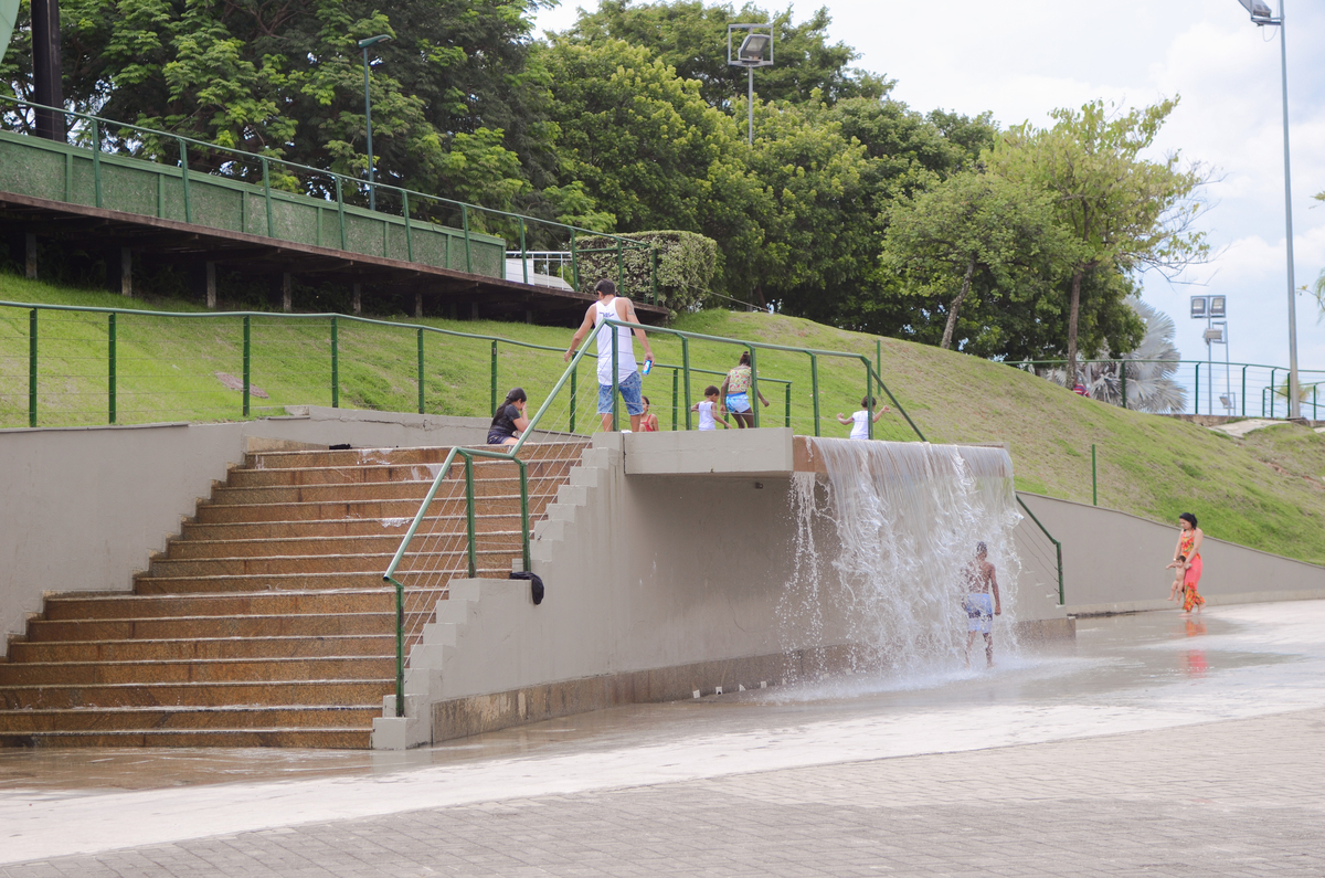 UM TOQUE NO SEU OLHAR ARIANE SCHMITZ TATIANA VIEIRA