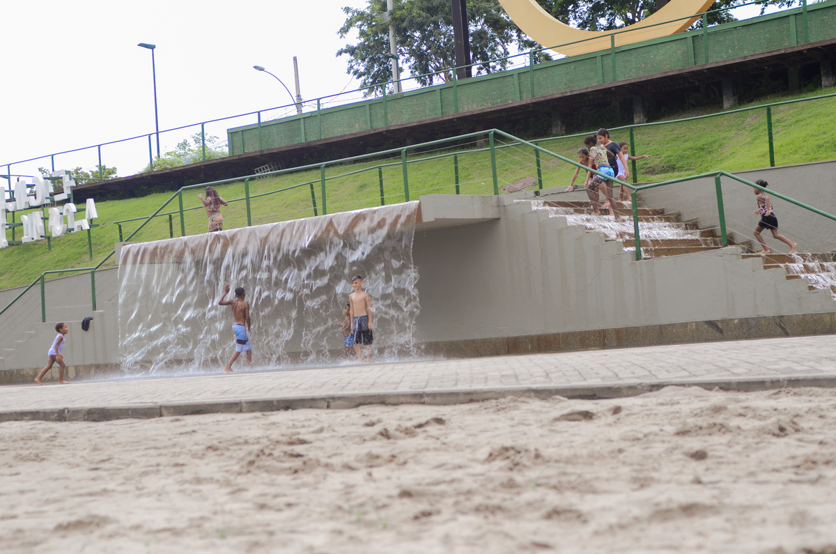 UM TOQUE NO SEU OLHAR ARIANE SCHMITZ TATIANA VIEIRA
