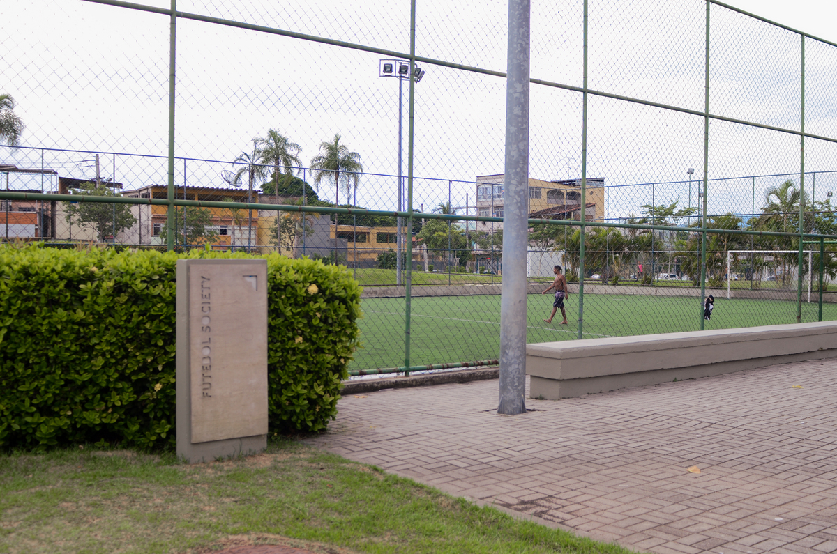UM TOQUE NO SEU OLHAR ARIANE SCHMITZ TATIANA VIEIRA