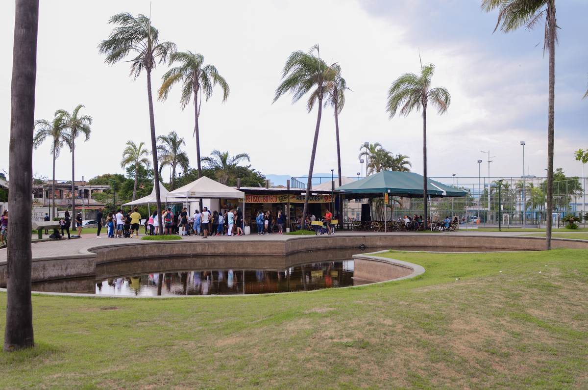 UM TOQUE NO SEU OLHAR ARIANE SCHMITZ TATIANA VIEIRA