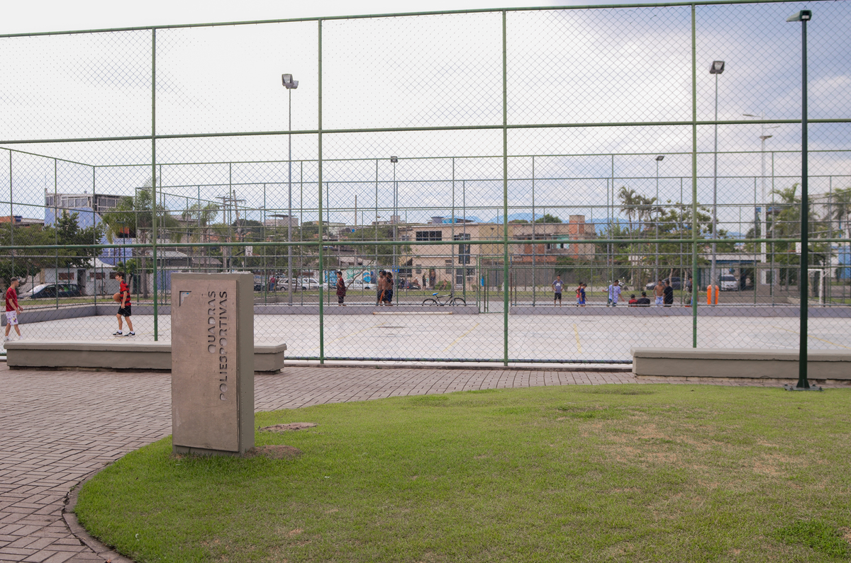 UM TOQUE NO SEU OLHAR ARIANE SCHMITZ TATIANA VIEIRA