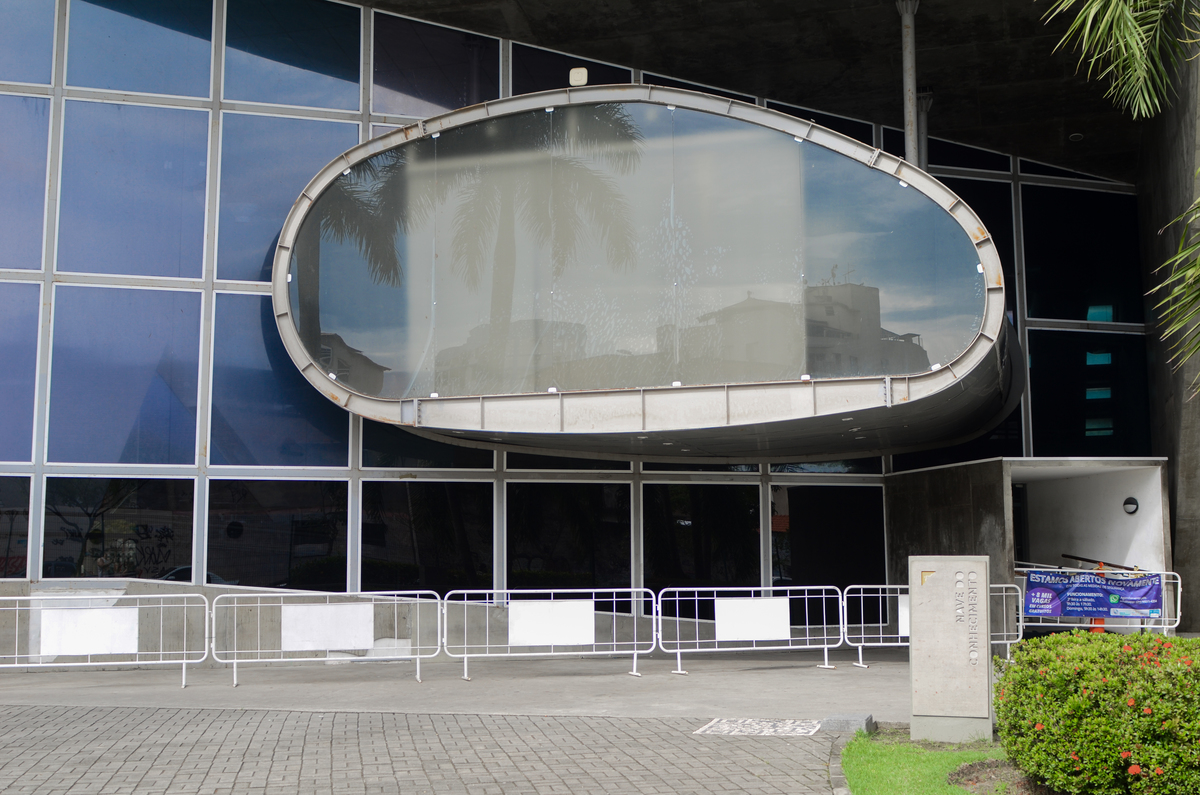 UM TOQUE NO SEU OLHAR ARIANE SCHMITZ TATIANA VIEIRA