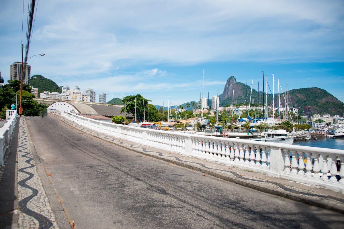 UM TOQUE NO SEU OLHAR ARIANE SCHMITZ TATIANA VIEIRA