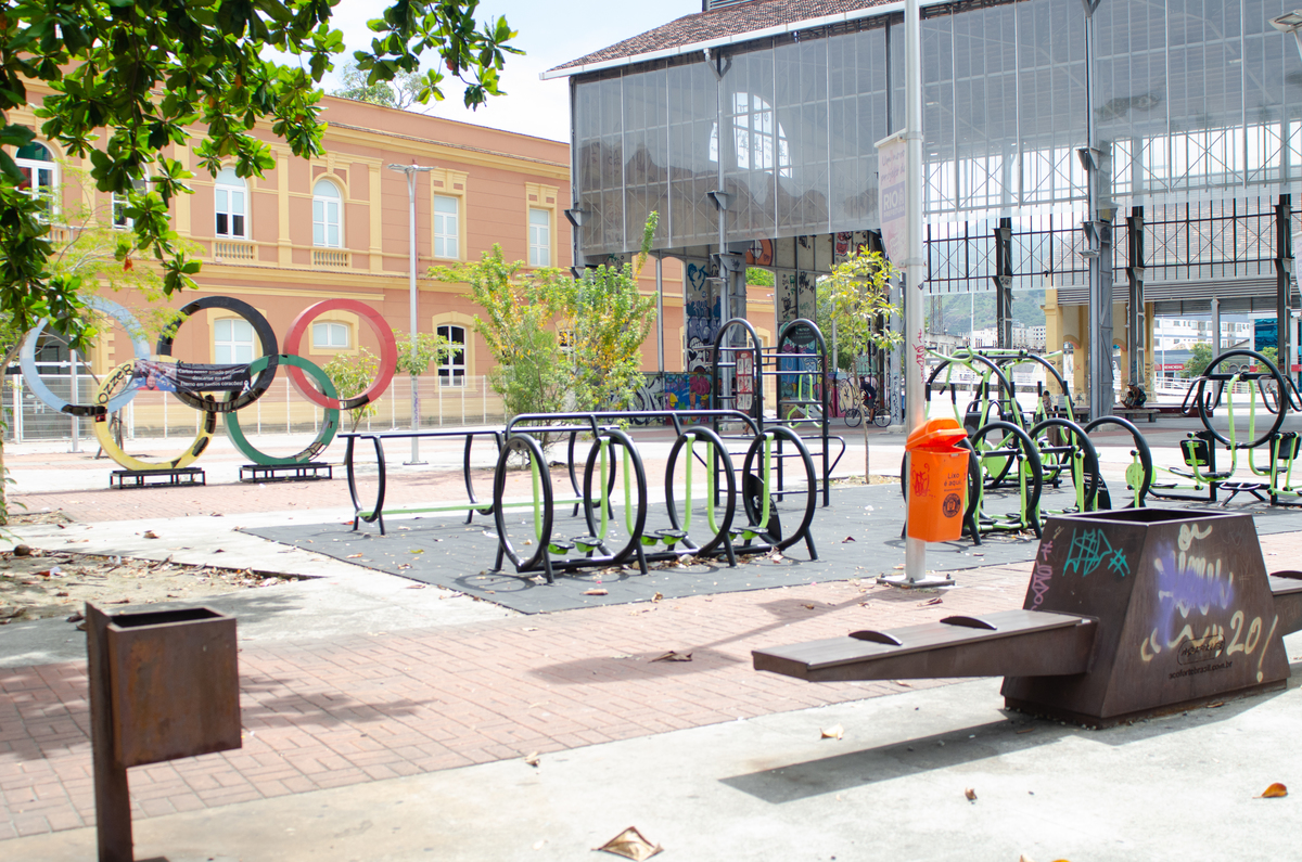 UM TOQUE NO SEU OLHAR ARIANE SCHMITZ TATIANA VIEIRA