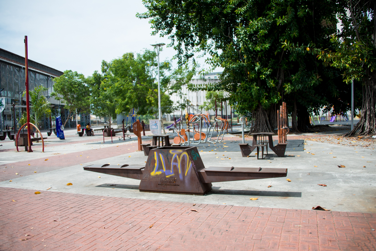 UM TOQUE NO SEU OLHAR ARIANE SCHMITZ TATIANA VIEIRA