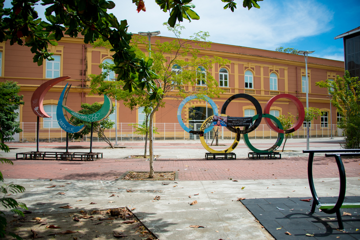 UM TOQUE NO SEU OLHAR ARIANE SCHMITZ TATIANA VIEIRA