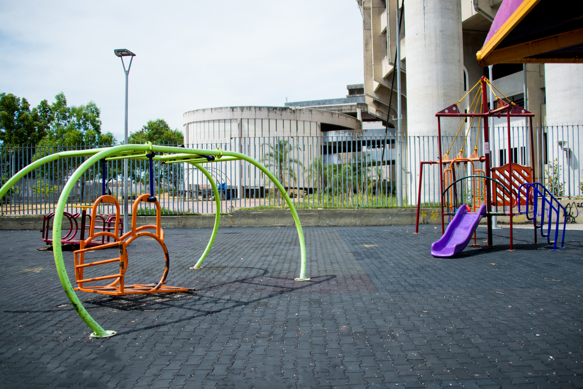 UM TOQUE NO SEU OLHAR ARIANE SCHMITZ TATIANA VIEIRA