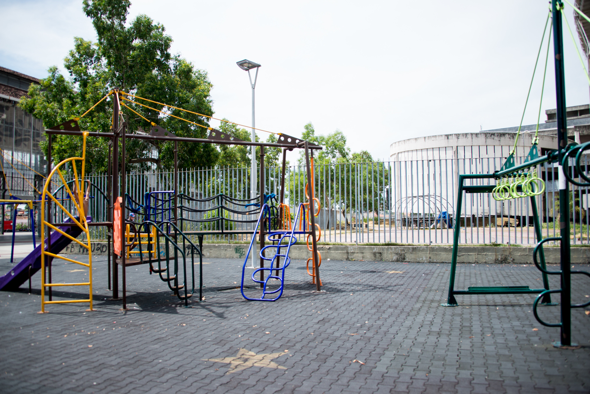 UM TOQUE NO SEU OLHAR ARIANE SCHMITZ TATIANA VIEIRA