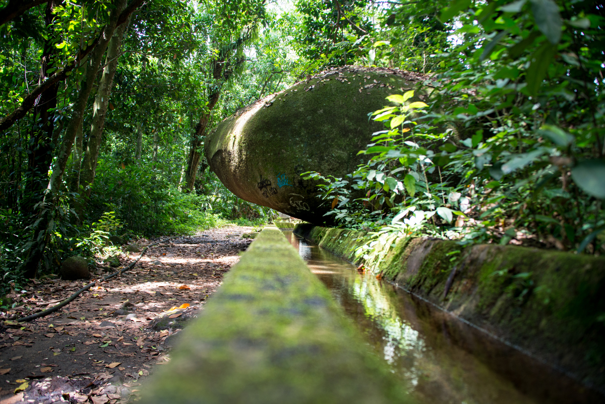 UM TOQUE NO SEU OLHAR ARIANE SCHMITZ TATIANA VIEIRA