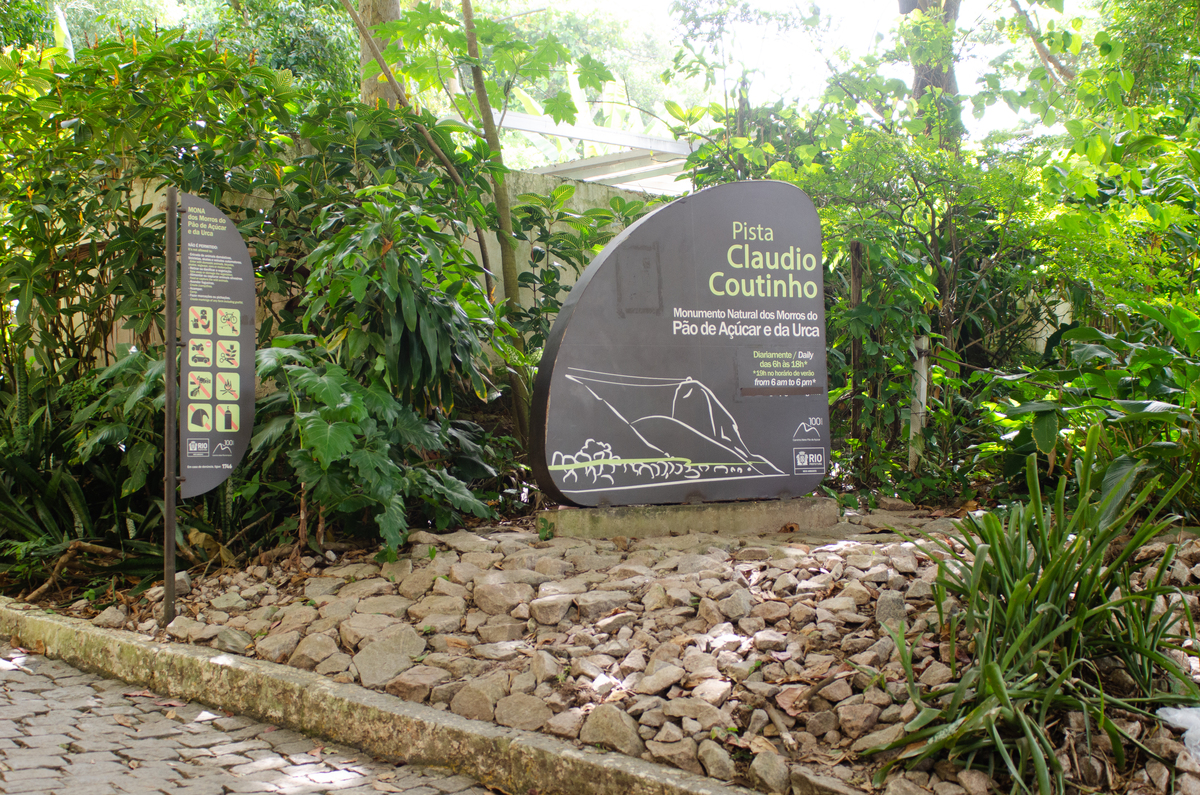 UM TOQUE NO SEU OLHAR ARIANE SCHMITZ TATIANA VIEIRA