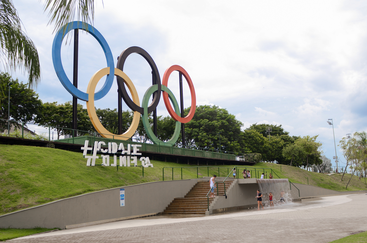 UM TOQUE NO SEU OLHAR ARIANE SCHMITZ TATIANA VIEIRA
