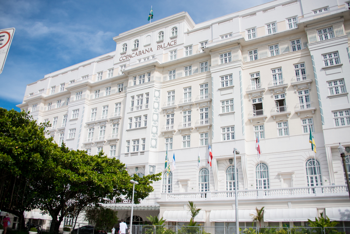 UM TOQUE NO SEU OLHAR ARIANE SCHMITZ TATIANA VIEIRA