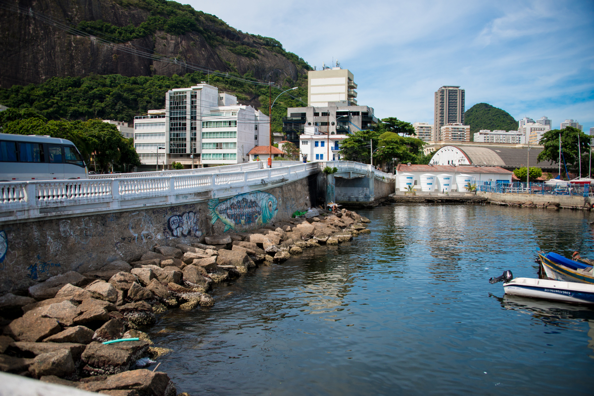 UM TOQUE NO SEU OLHAR ARIANE SCHMITZ TATIANA VIEIRA