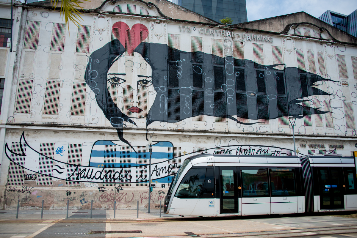 UM TOQUE NO SEU OLHAR ARIANE SCHMITZ TATIANA VIEIRA