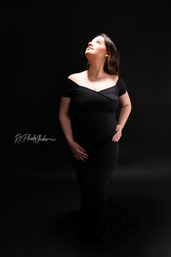 Foto gestante em vestido preto